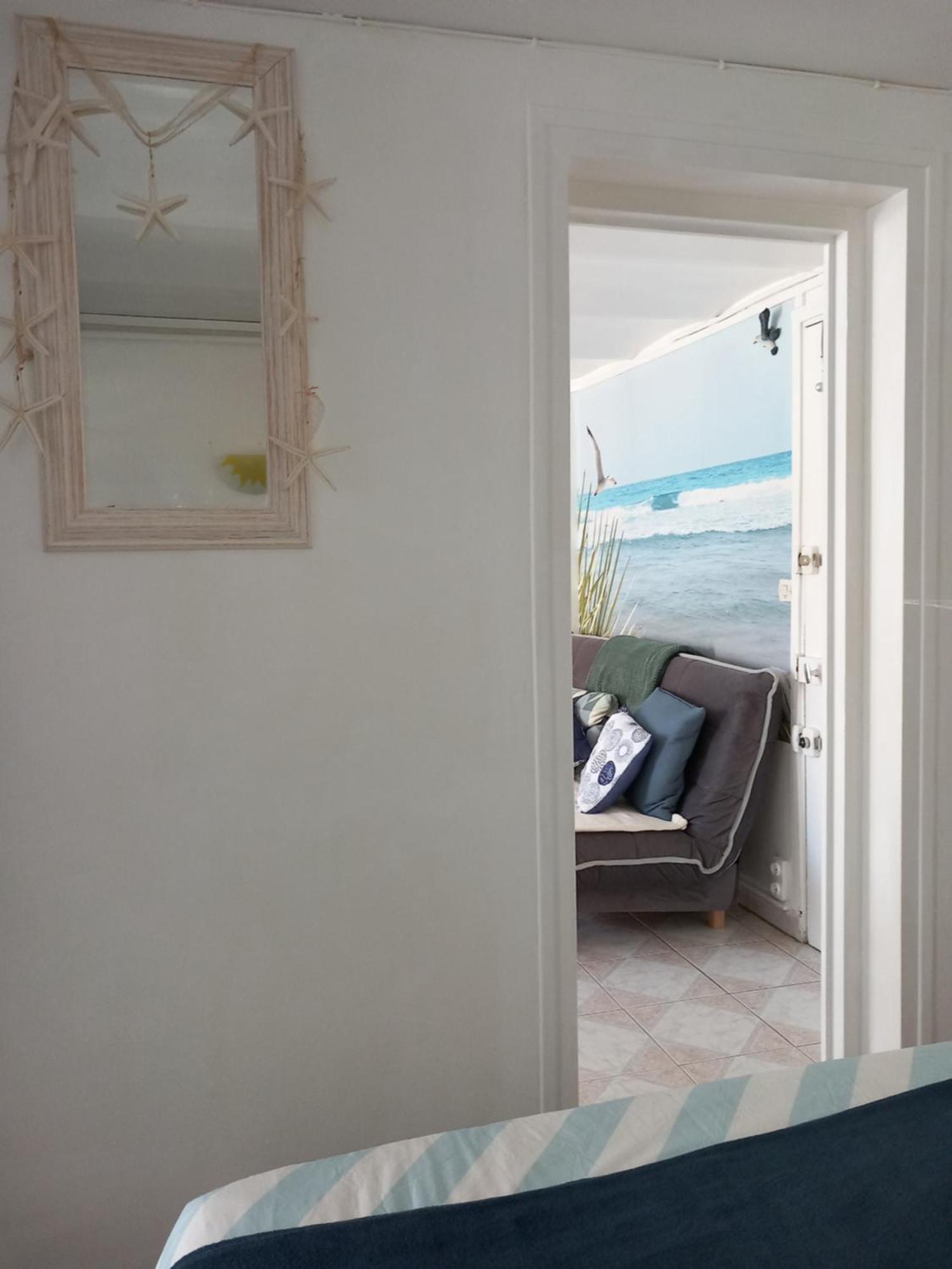 La Playa: Beachfront With Private Parking In Saint-laurent
