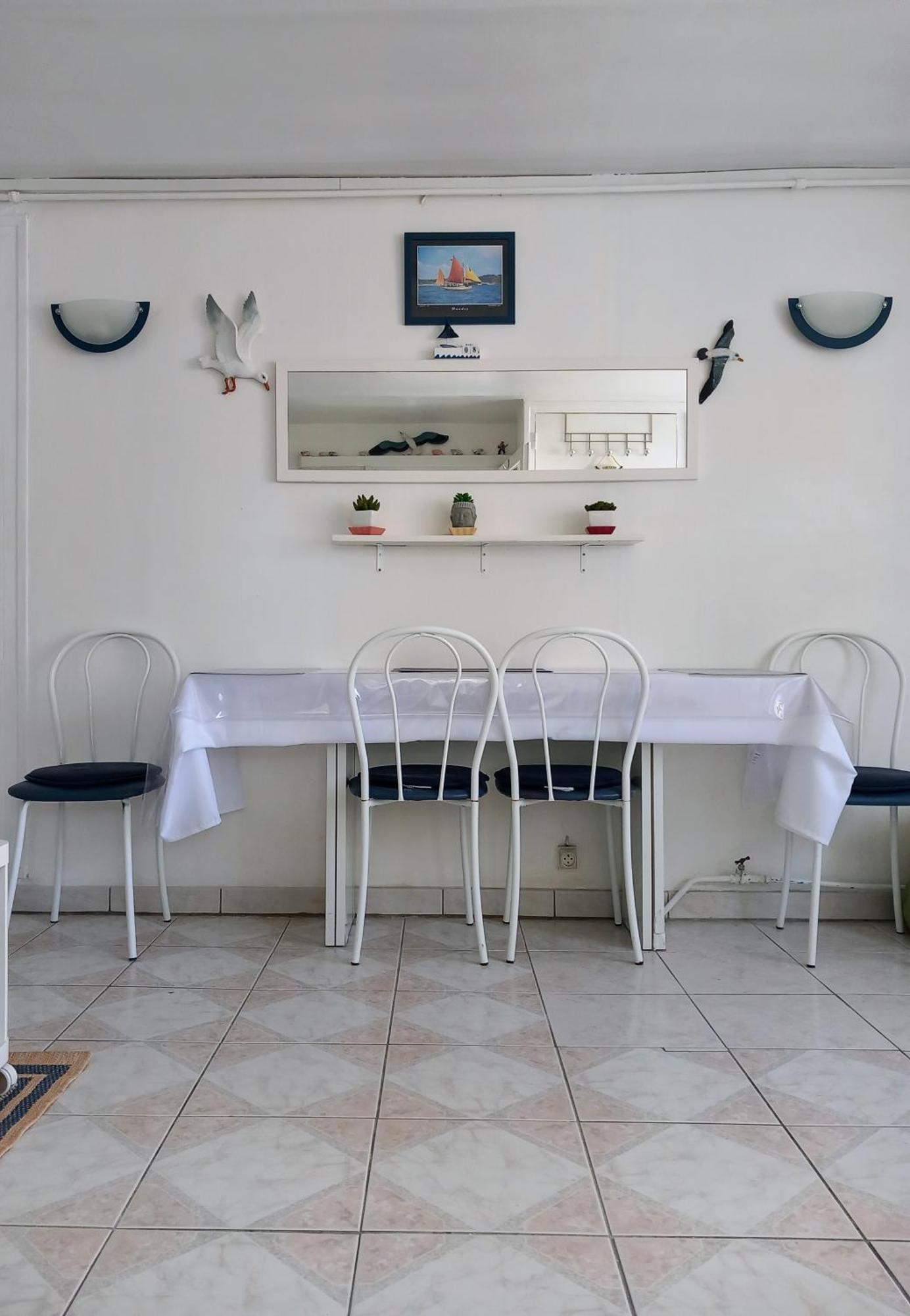 La Playa: Beachfront With Private Parking In Saint-laurent Apartment