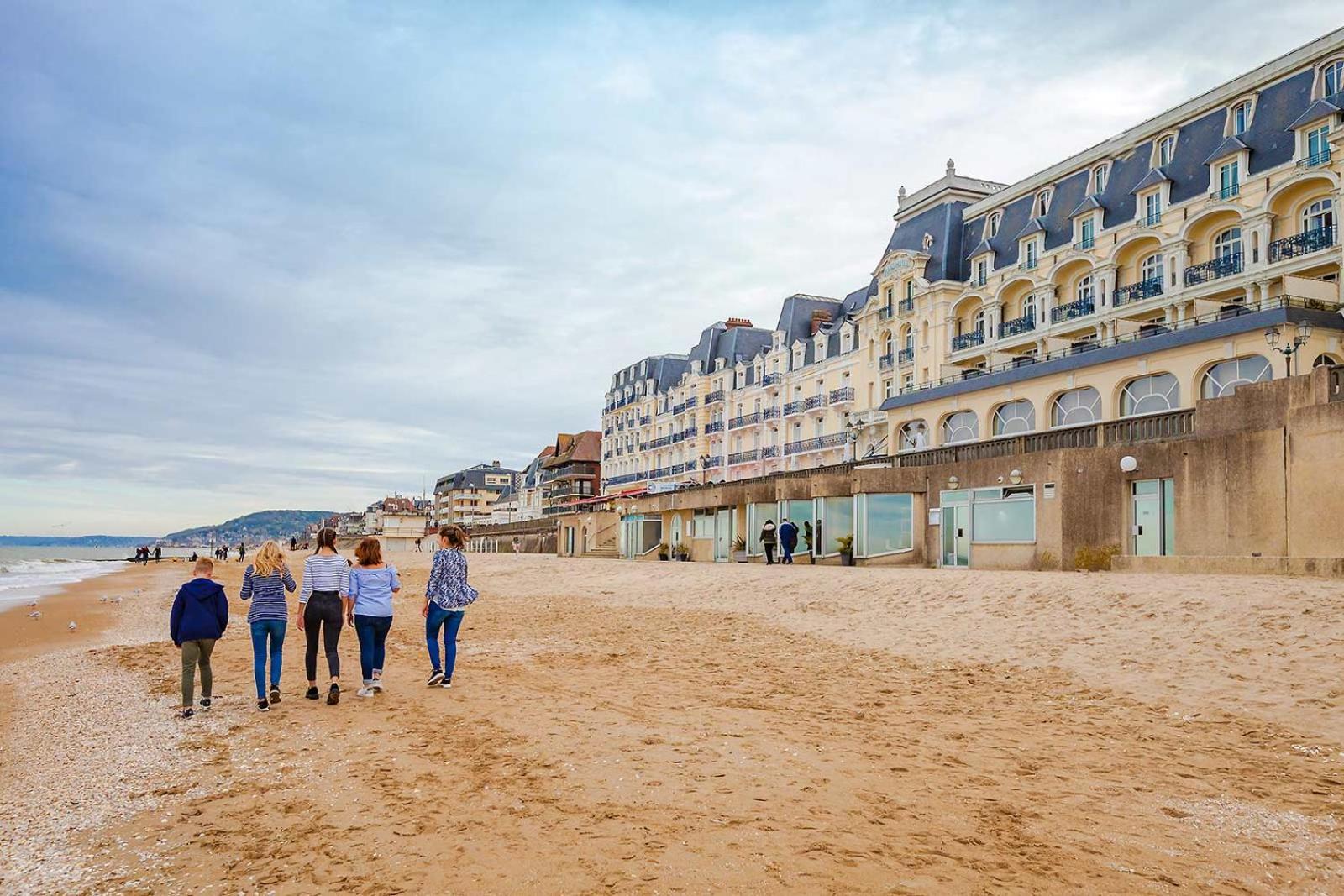 La Playa - St Laurent - Grand Avec Espace Nuit Et Parking Privatif - 40 Metres De La Promenade Marcel Proust Appartement Cabourg